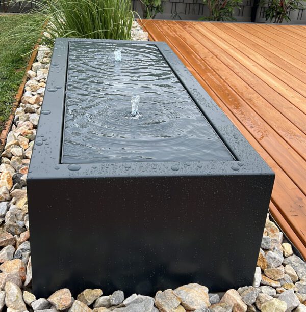 Aqua Line – Moderner Aluminium-Wassertisch